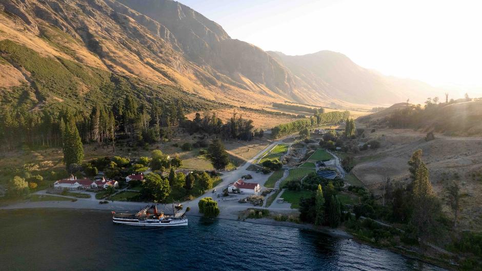 Enjoy a relaxing scenic cruise aboard the TSS Earnslaw steamship across Lake Whakatipu. Experience the spectacular horse trek through Queenstown’s stunning scenery at Walter Peak High Country Farm.